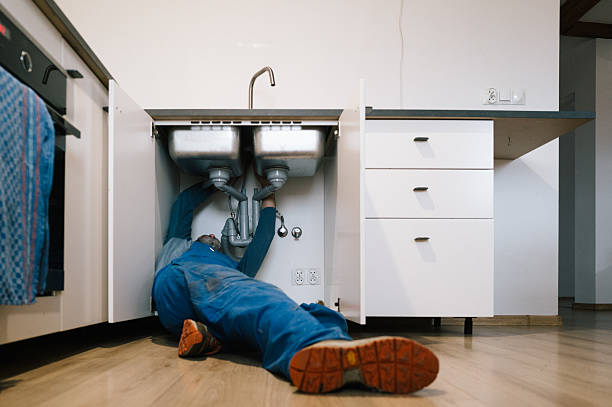 Professional Emergency Plumber technician working in Mashantucket, CT